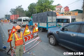 Hà Nội: Phân luồng giao thông để làm cầu vượt cho người đi bộ trên đường Võ Văn Kiệt