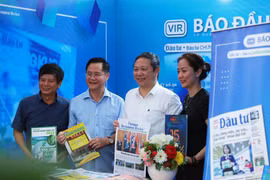 Phó Chủ tịch TP HCM Dương Anh Đức, lãnh đạo Hội Nhà báo Việt Nam kiểm tra công tác chuẩn bị Hội Báo toàn quốc 2024