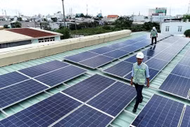 Cho phép bán điện mặt trời mái nhà dư thừa lên lưới điện quốc gia