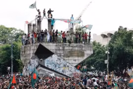 Thủ tướng Bangladesh Sheikh Hasina từ chức, trốn khỏi đất nước