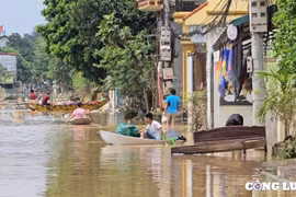 Hà Nội còn bao nhiêu người phải sơ tán tránh ngập lụt?