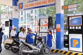 Giám sát chặt xuất hóa đơn từng lần bán xăng dầu, chống thất thu thuế