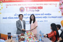 Trao Quyết định bổ nhiệm nhà báo Khổng Thị Nhung giữ chức Phó Tổng Biên tập Tạp chí ĐT Thương hiệu và Pháp luật