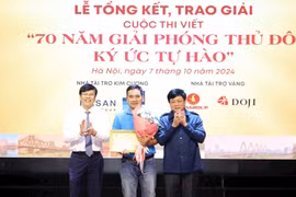 Trao giải Cuộc thi viết '70 năm Giải phóng Thủ đô: Ký ức tự hào'