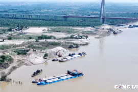 Đông Anh (Hà Nội): Nhiều bến bãi không phép hoạt động tràn lan ven sông Hồng