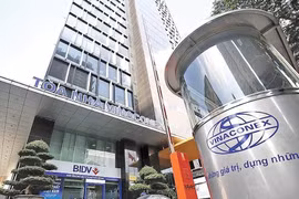 Vinaconex (VCG) lao dốc giá sàn với thanh khoản kỷ lục, thâu tóm Viwaseen nắm 'đất vàng' tại Hà Nội
