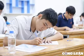 Sáng 27/6, thí sinh cả nước bắt đầu làm bài thi tốt nghiệp THPT môn Ngữ văn