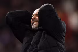 Pep Guardiola cãi vã to tiếng, thừa nhận Man City kém trình độ