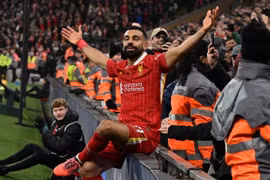 Salah tỏa sáng, Liverpool bỏ xa Man City 5 điểm trên BXH Ngoại hạng Anh
