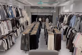Kinh doanh cửa hàng thời trang gặp khó vì mùa đông đến muộn