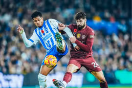 Man City thua ngược Brighton tại Ngoại hạng Anh 2024/25