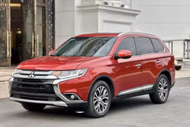 Giá xe Mitsubishi Outlander tháng 8/2024: Giảm sâu rẻ ngang phân khúc B-SUV