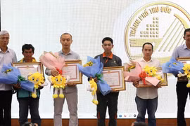 Khen thưởng 5 người cứu nạn nhân vụ tai nạn ở cầu Phú Mỹ