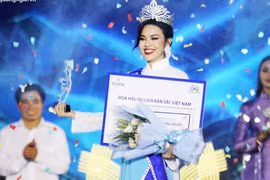 Người đẹp Nguyễn Phương Anh đăng quang Hoa hậu Du lịch bản sắc Việt Nam 2024
