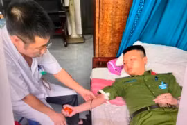 Lào Cai: Hai cán bộ công an kịp thời hiến nhóm máu hiếm cứu bệnh nhân