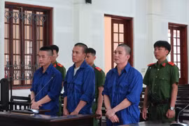 Rủ nhau buôn ma túy khi đi uống thuốc cai nghiện