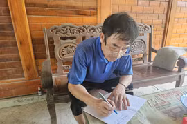 Từ những lá đơn xin được... thoát nghèo