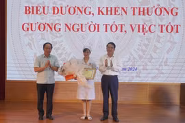 Khen thưởng điều dưỡng cứu sống bé sơ sinh ngừng thở