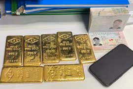 Tiếp tục phát hiện người nước ngoài giấu 7kg kim loại nghi là vàng nhập cảnh vào Việt Nam
