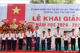 Chăm lo, đầu tư, ưu tiên cho phát triển giáo dục