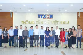 Thông tấn xã Việt Nam chia sẻ kinh nghiệm trong chuyển đổi số với báo Pasaxon (Lào)