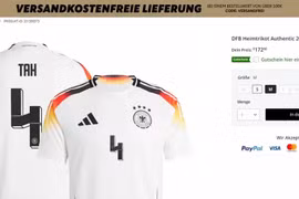 Adidas ngừng bán áo số 44 vì giống biểu tượng Đức Quốc xã