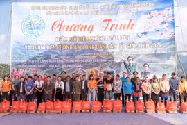KienlongBank trao tặng hơn 8.000 phần quà cho bà con đón Tết Giáp Thìn 2024