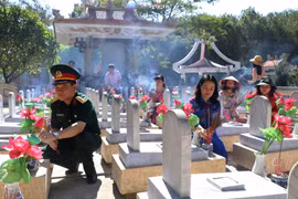 Các anh về vui cùng đất nước