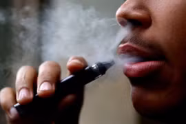 Vương quốc Anh cấm vape dùng một lần để ngăn trẻ em sử dụng