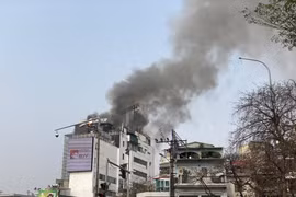 Hà Nội: Cháy lớn tại Ô Chợ Dừa