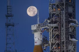 NASA hoãn sứ mệnh đổ bộ lên Mặt trăng đến năm 2026