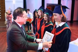 Báo Tiền Phong trao học bổng cho 120 thủ khoa, á khoa thuộc các trường đại học, học viện