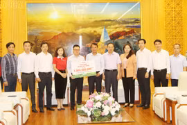 Báo Nhân Dân trao hỗ trợ khắc phục hậu quả thiên tai cho tỉnh Lào Cai