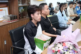 Hành trang đi tìm 'con chữ' của cậu bé H'mông: 50.000 đồng tiêu trong 3 tháng
