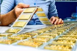 Giá vàng hôm nay 18/9: Rơi từ đỉnh?