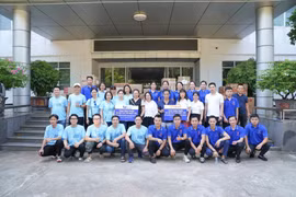 Thêm nhiều túi thuốc, máy phát điện về với đồng bào vùng lũ