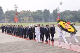 Lãnh đạo Đảng, Nhà nước viếng Chủ tịch Hồ Chí Minh và dâng hương, tưởng niệm các Anh hùng liệt sĩ