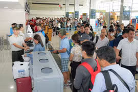Cấm bay 12 tháng với hành khách tung tin có lựu đạn trong vali