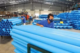 Nhựa Đông Á (DAG) liên tục thua lỗ, nợ chiếm 98%, cổ phiếu bị đình chỉ giao dịch