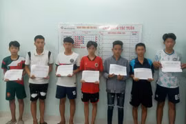 Triệu tập nhóm thanh niên đứng trên cầu vượt, ném đá xuống cao tốc