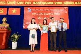 Hội Nhà báo TP.HCM trao Giải Bìa báo xuân TP.HCM 2024