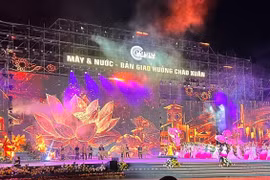 'Mây & Nước – Bản giao hưởng chào Xuân' thắp sáng Festival Hoa Đà Lạt 2024