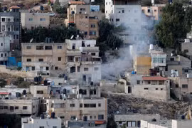 Israel điều tra vụ binh lính đẩy thi thể khỏi mái nhà ở Bờ Tây