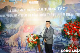 Chiêm ngưỡng và tương tác cùng bức tranh panorama kỷ niệm 70 năm Chiến thắng Điện Biên Phủ