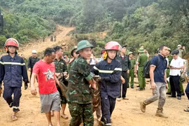Mưa lớn gây sạt lở đất tại móng cột dự án đường dây 500kV, 7 công nhân thương vong