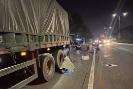 Xe container chạy lùi, cán chết người đàn ông đi xe đạp điện