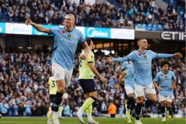 Haaland ghi bàn đưa Man City lên ngôi đầu bảng Ngoại hạng Anh