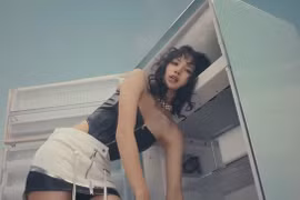 Lisa của nhóm nhạc BlackPink tiếp tục 'gây sốt' với MV mới