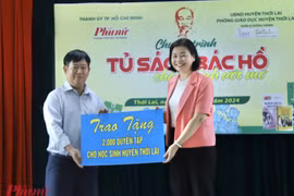 Báo Phụ nữ TPHCM trao “Tủ sách Bác Hồ chắp cánh ước mơ” cho học sinh