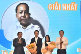 Báo Người Lao Động trao giải cuộc thi viết "Người Thầy thuốc trong tôi" lần 2